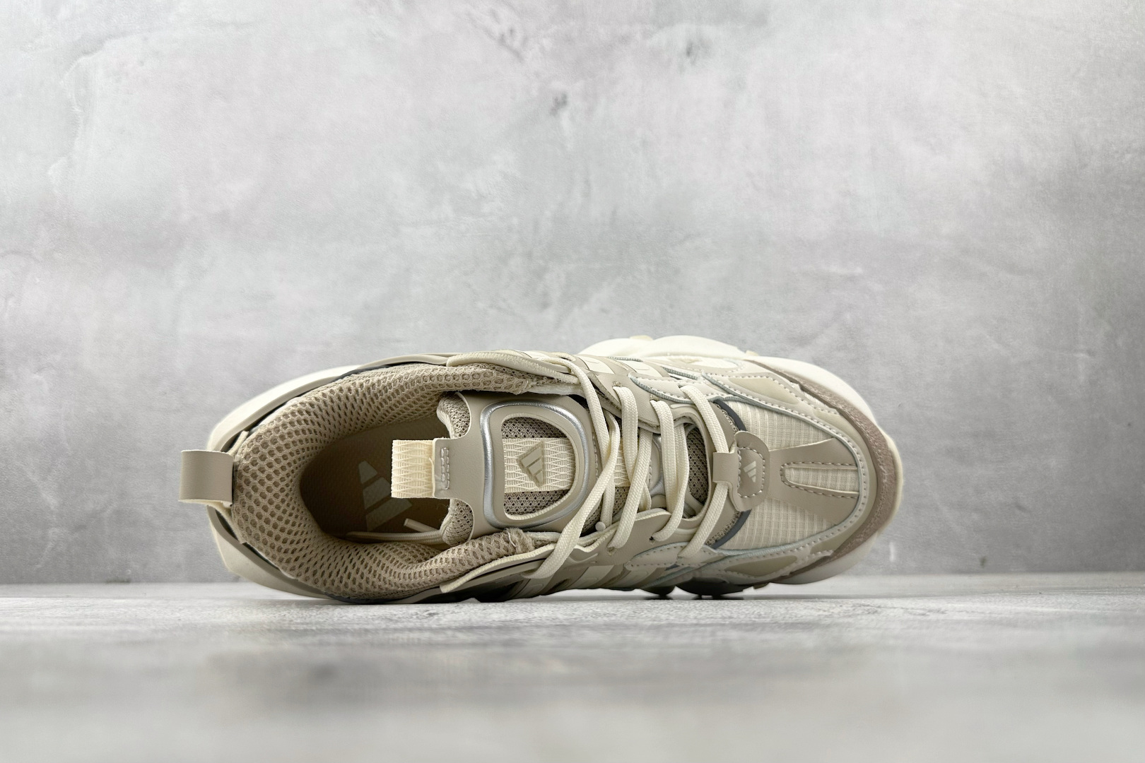 adidXLG RUNNER DELUXE 米色 IH7799
