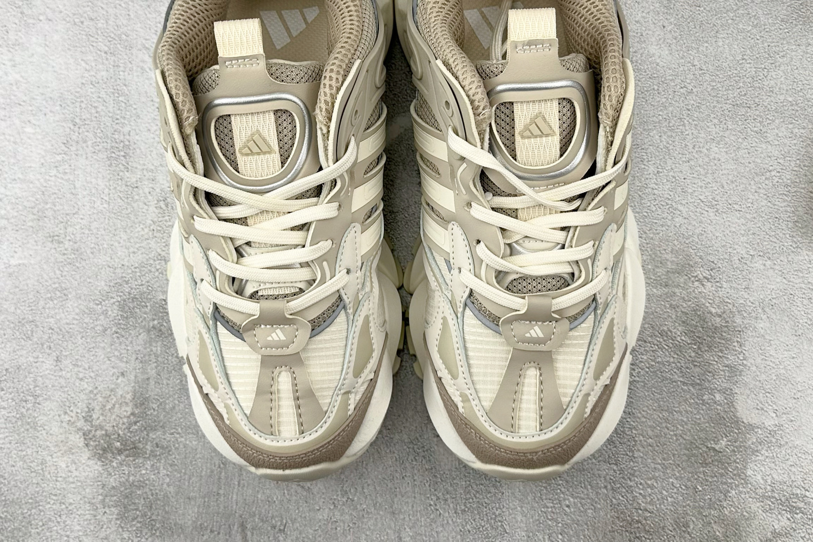 adidXLG RUNNER DELUXE 米色 IH7799