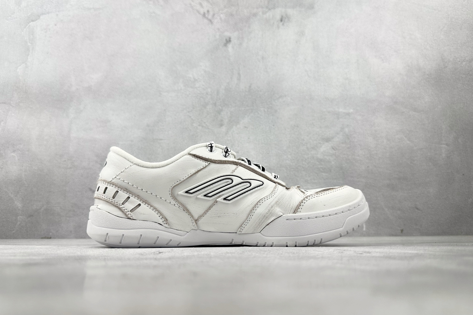 最新外贸批次 Balenciaga巴黎世家 Hamptons Worn-Out 白色 841763WCURS