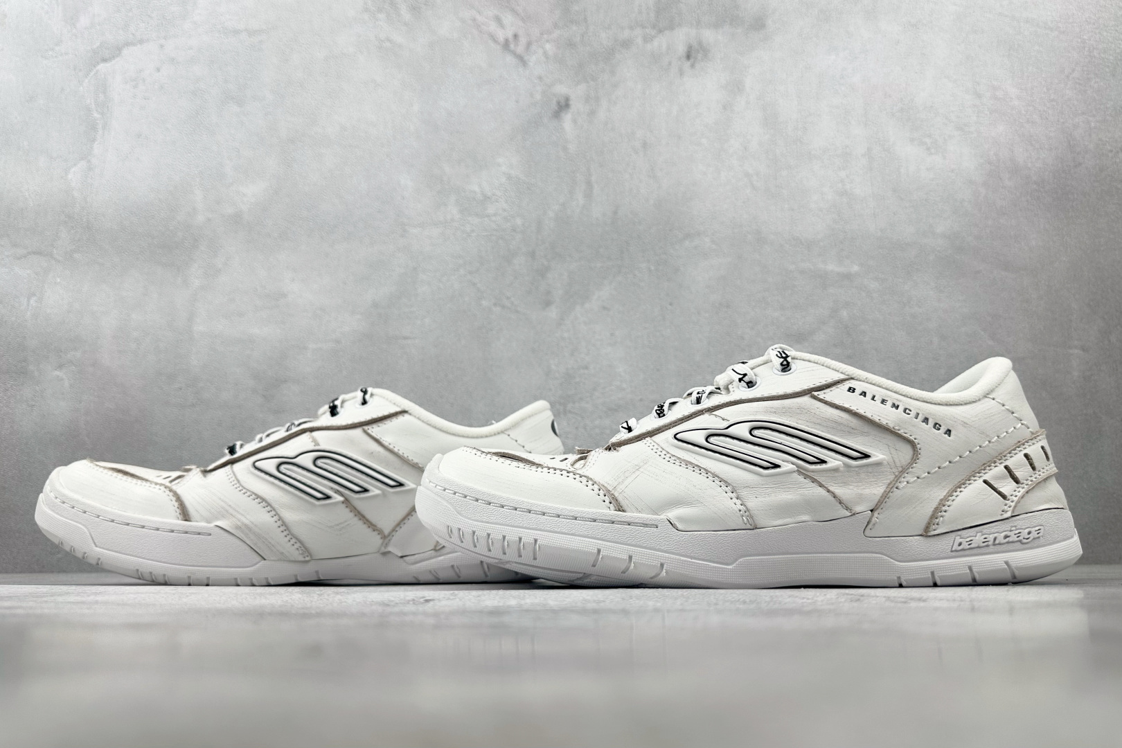 最新外贸批次 Balenciaga巴黎世家 Hamptons Worn-Out 白色 841763WCURS