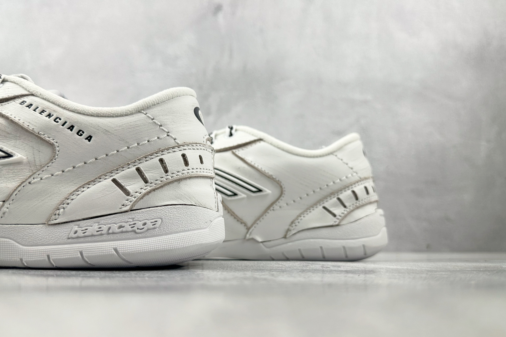 最新外贸批次 Balenciaga巴黎世家 Hamptons Worn-Out 白色 841763WCURS