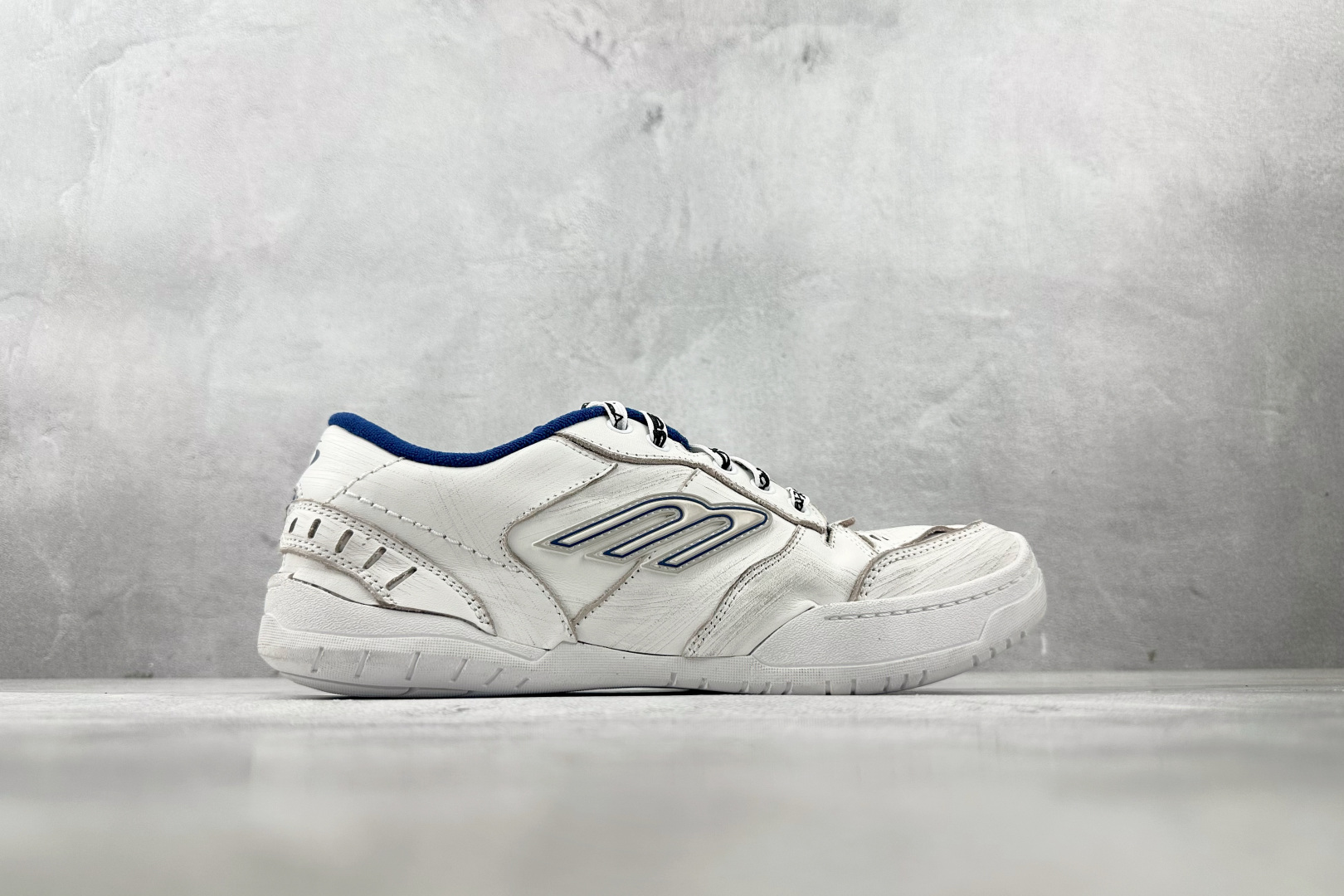 最新外贸批次 Balenciaga巴黎世家 Hamptons Worn-Out 白色 841765WCURB