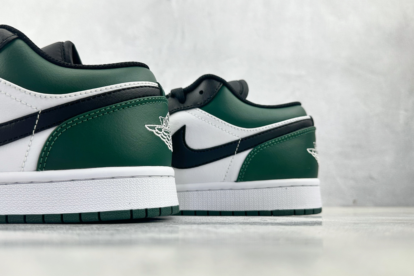 Jordan Air Jordan 1 low 黑绿脚趾 553558-371