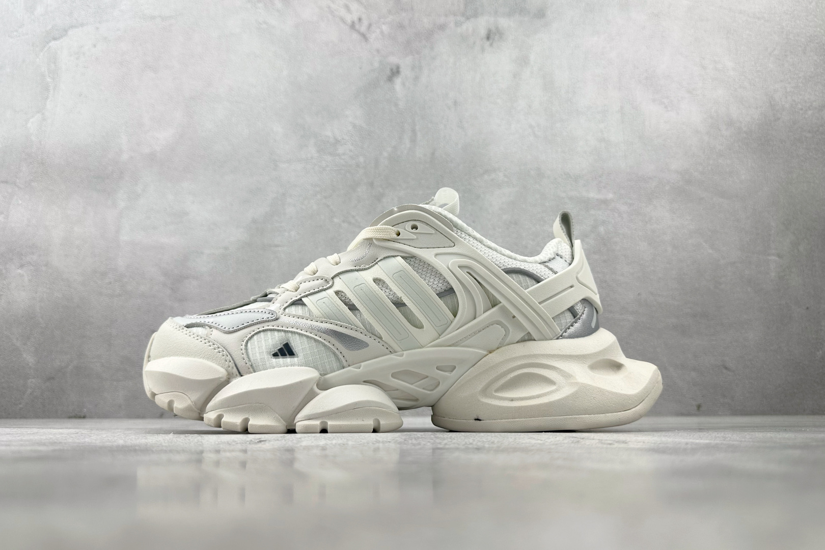 YH  adidas XLG RUNNER DELUXE 白色 货号：IH7795 尺码：36 36.5 37 38.5 39 40 40.5 41 42 42.5 43 44 44.5 45-选品中心