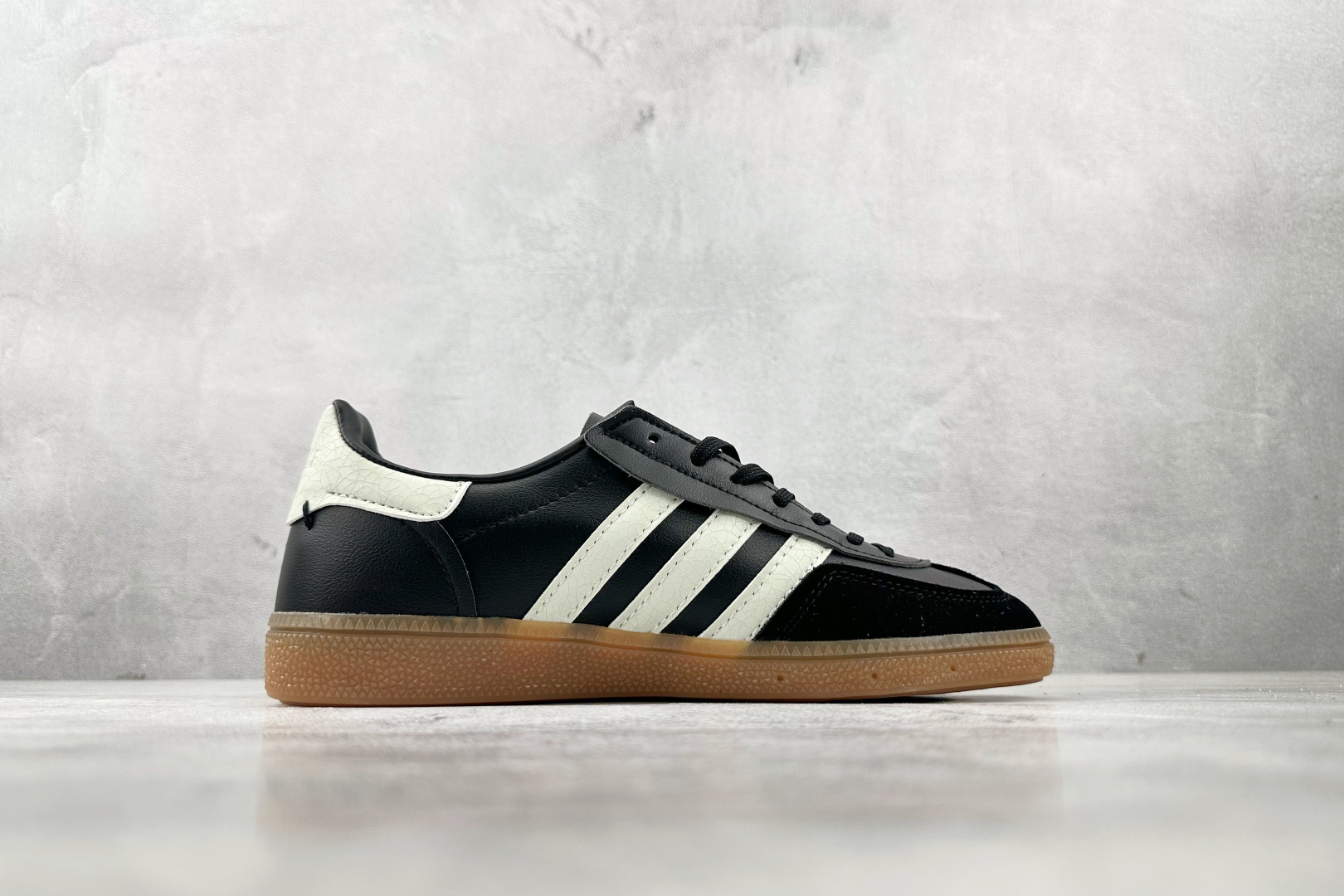 出口订单 INVINCIBLE x adidoriginals HANDBALL SPEZIAL 黑色 JQ6252