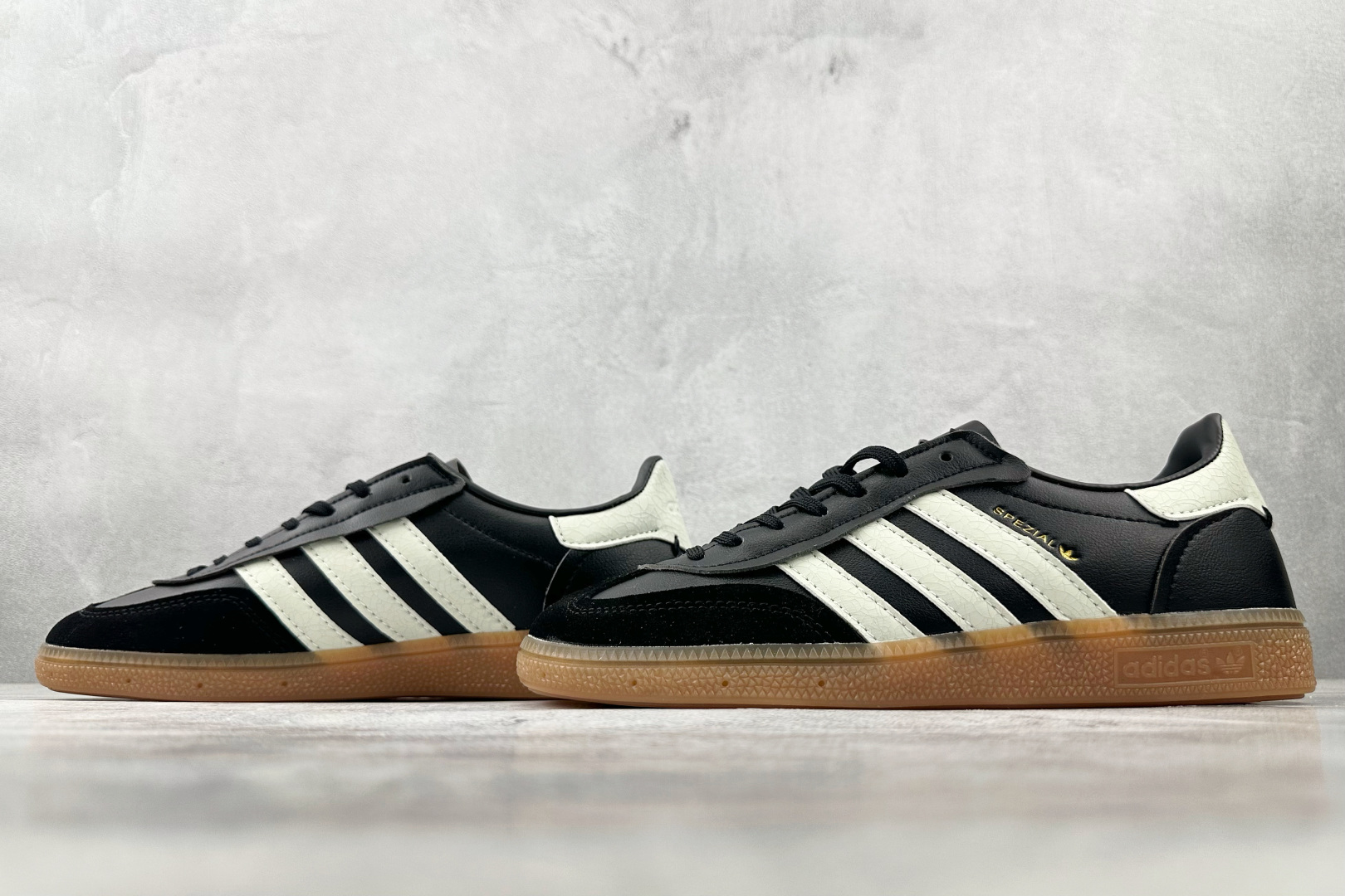 出口订单 INVINCIBLE x adidoriginals HANDBALL SPEZIAL 黑色 JQ6252