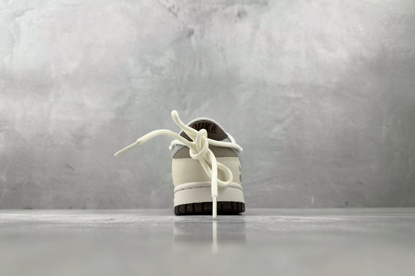 特价 
【定制球鞋】Nike Dunk 复古星潮 米白色

货号：HF4292-100(Team163-