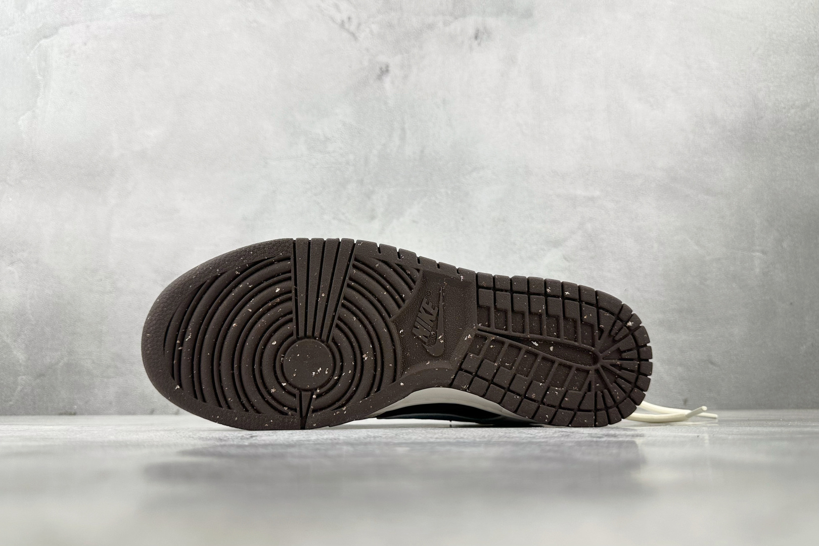 特价 
【定制球鞋】Nike Dunk 复古星潮 米白色

货号：HF4292-100(Team163-