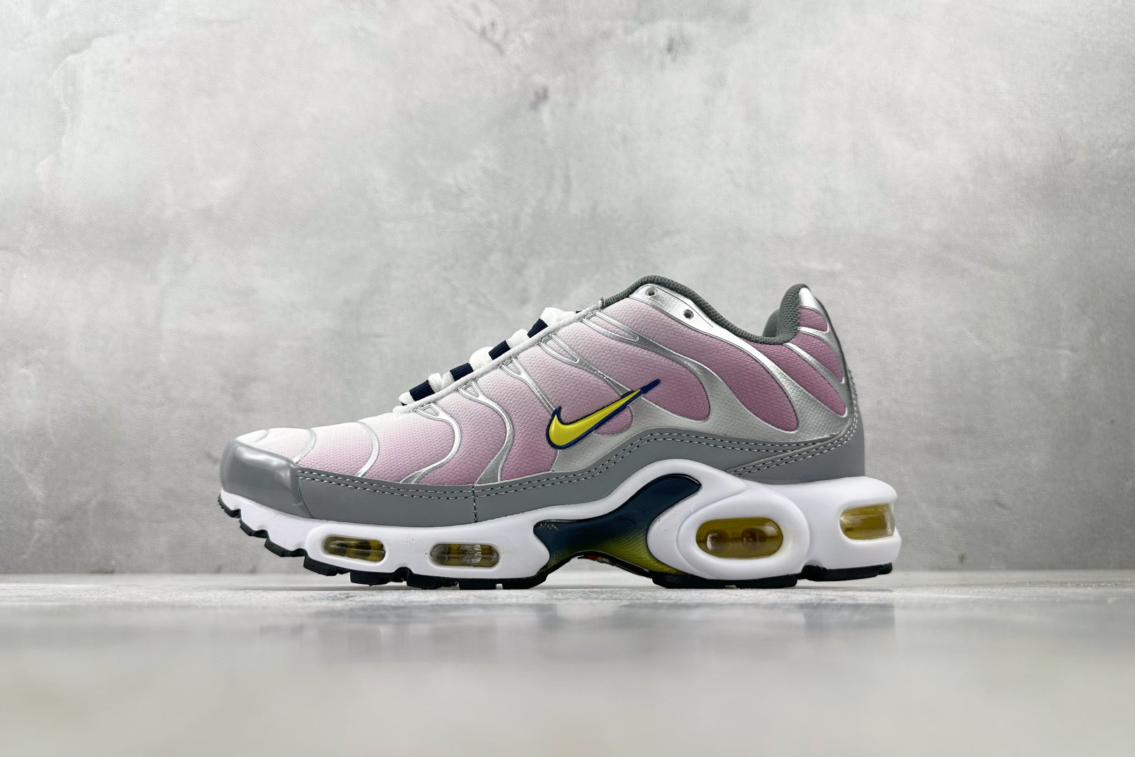 外贸 GW  Nike Air Max Plus 银紫 货号：FN8007-500 尺码：36 36.5 37.5 38 38.5 39 40 40.5 41 42 42.5 43 44 44.5 45 46-选品中心
