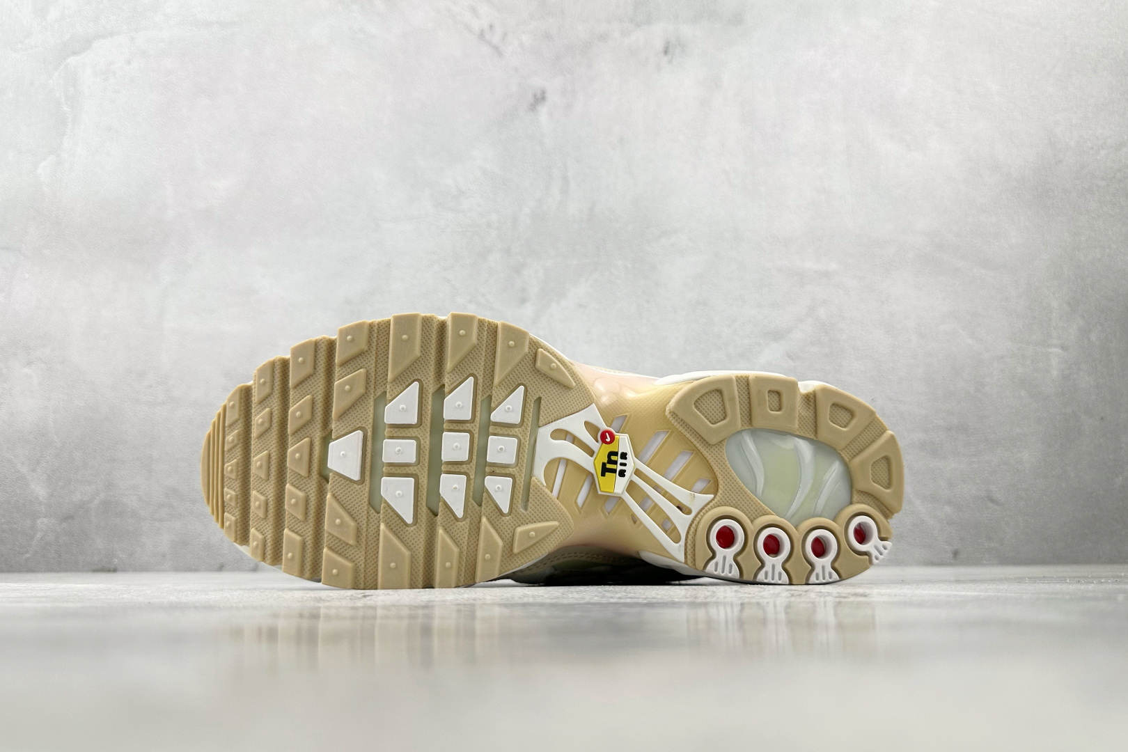 图片[4]-外贸 GW  Nike Air Max Plus 白红 货号：FQ2765-100 尺码：36 36.5 37.5 38 38.5 39 40 40.5 41 42 42.5 43 44 44.5 45 46-选品中心