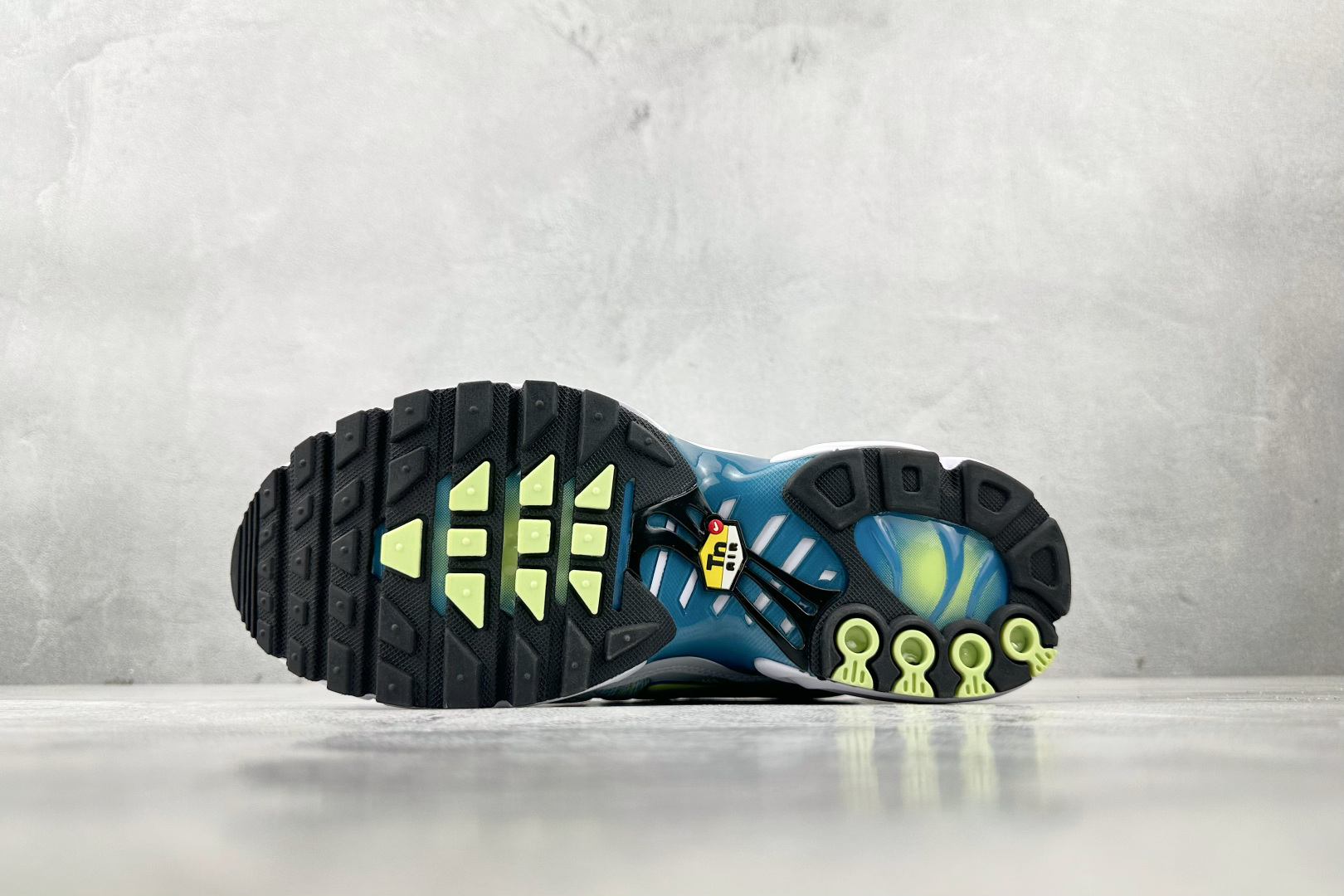 图片[4]-外贸 GW  Nike Air Max Plus 白蓝 货号：HV6227-001 尺码：36 36.5 37.5 38 38.5 39 40 40.5 41 42 42.5 43 44 44.5 45 46-选品中心