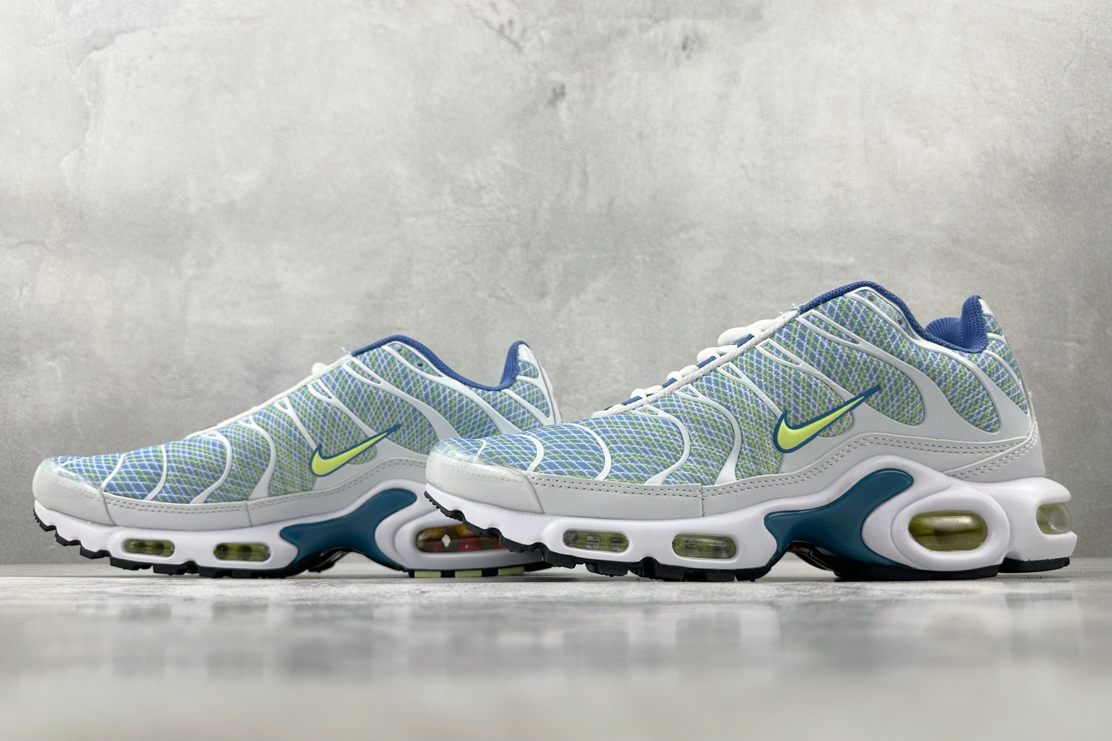 图片[5]-外贸 GW  Nike Air Max Plus 白蓝 货号：HV6227-001 尺码：36 36.5 37.5 38 38.5 39 40 40.5 41 42 42.5 43 44 44.5 45 46-选品中心