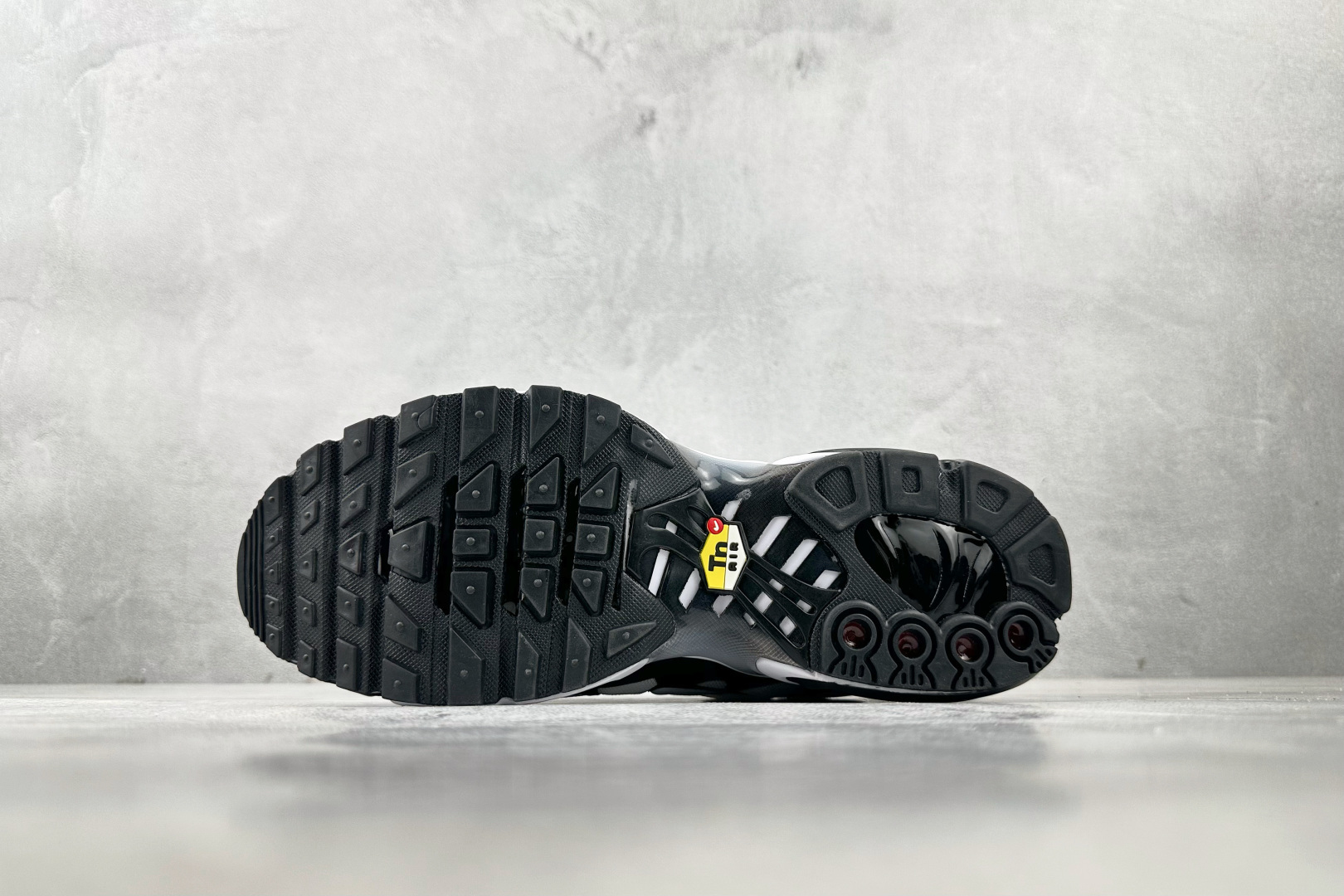图片[4]-外贸 GW  Nike Air Max Plus 白黑 货号：FV6264-001 尺码：36 36.5 37.5 38 38.5 39 40 40.5 41 42 42.5 43 44 44.5 45 46-选品中心