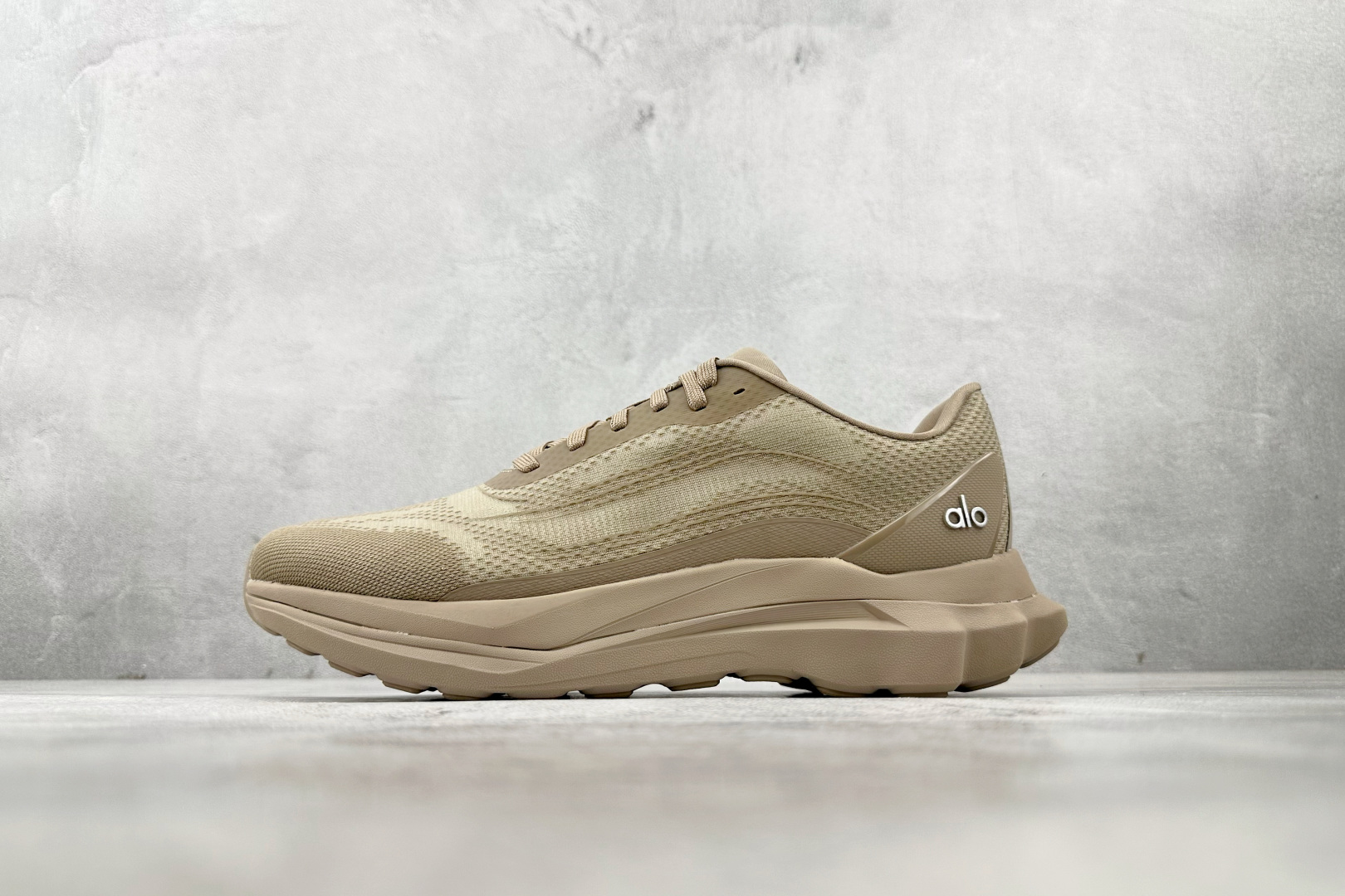 外贸专供 平台高端首选 alo yoga Alo Runner 灰褐色 A0590U-Gravel