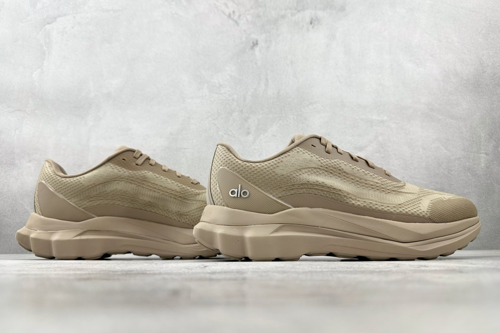 外贸专供 平台高端首选 alo yoga Alo Runner 灰褐色 A0590U-Gravel