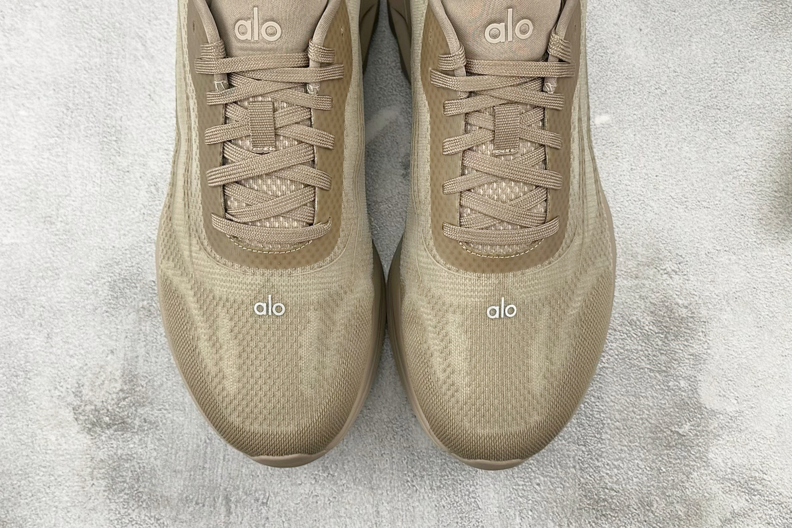 外贸专供 平台高端首选 alo yoga Alo Runner 灰褐色 A0590U-Gravel