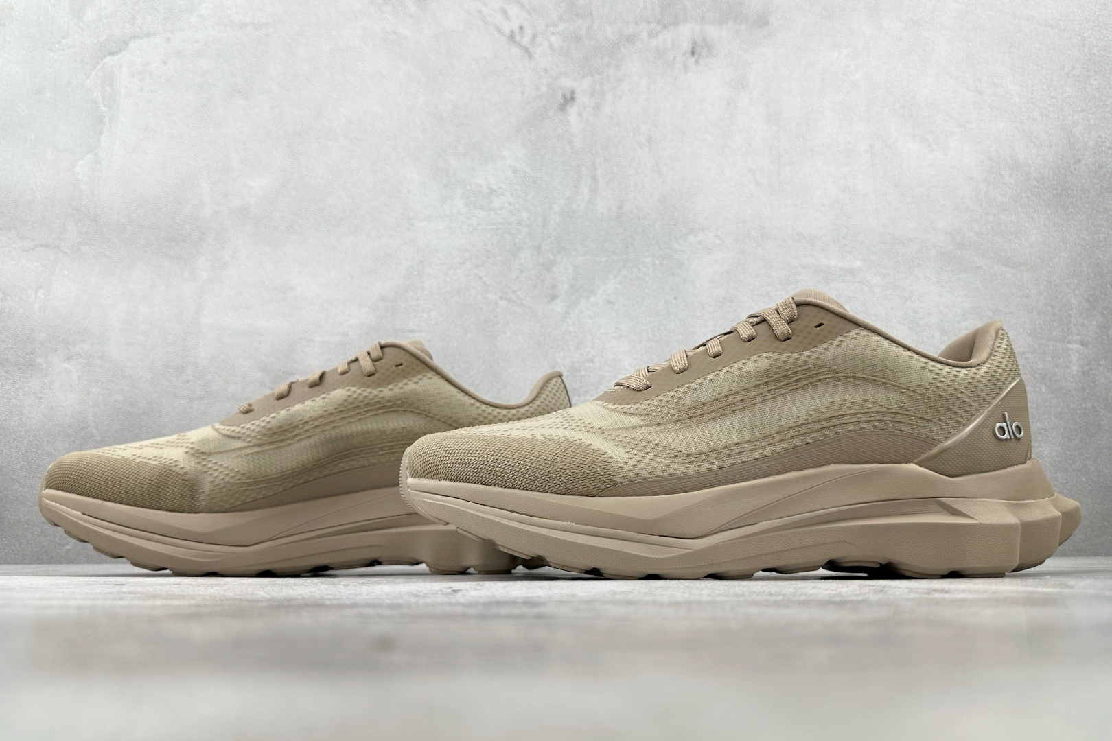 外贸专供 平台高端首选 alo yoga Alo Runner 灰褐色 A0590U-Gravel