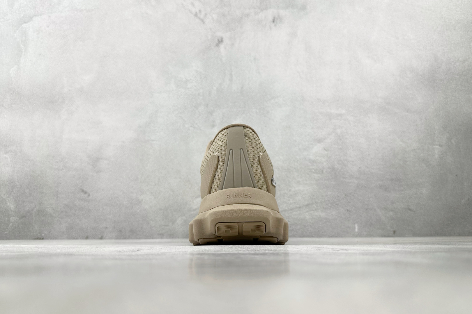 外贸专供 平台高端首选 alo yoga Alo Runner 灰褐色 A0590U-Gravel
