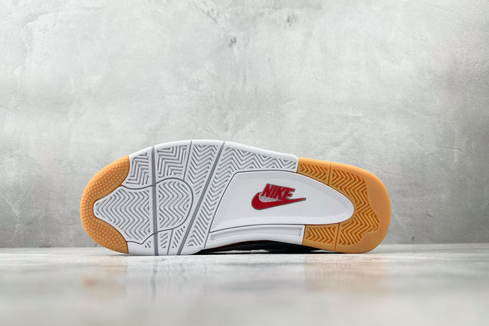 Nike SB x Jordan Air Jordan 4 ”Varsity Red”联名款 白红 DR5415-106