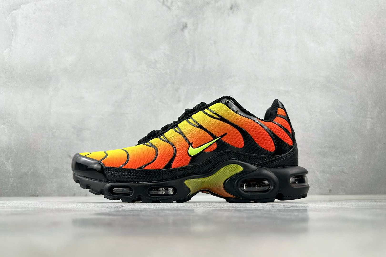 外贸 GW  Nike Air Max Plus 黑绿橙 货号：AQ9979-001 尺码：36 36.5 37.5 38 38.5 39 40 40.5 41 42 42.5 43 44 44.5 45 46-选品中心