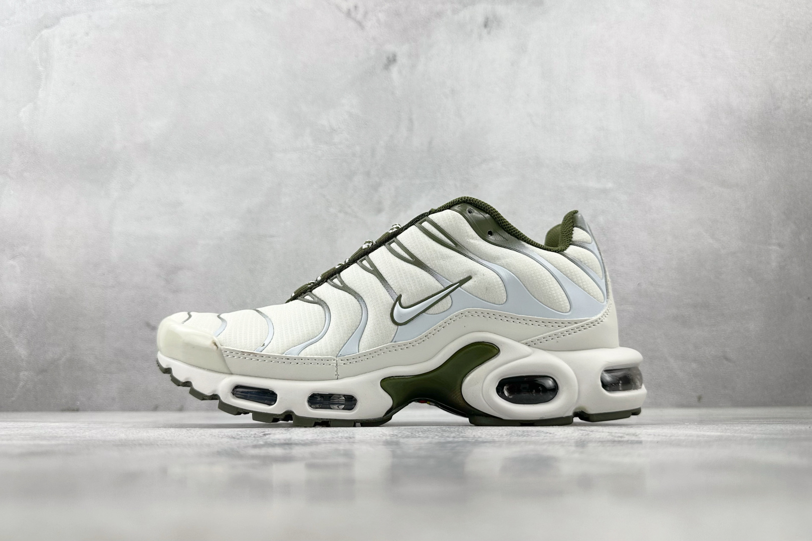 外贸 GW  Nike Air Max Plus 米绿 货号：FB9722-001 尺码：36 36.5 37.5 38 38.5 39 40 40.5 41 42 42.5 43 44 44.5 45 46-选品中心