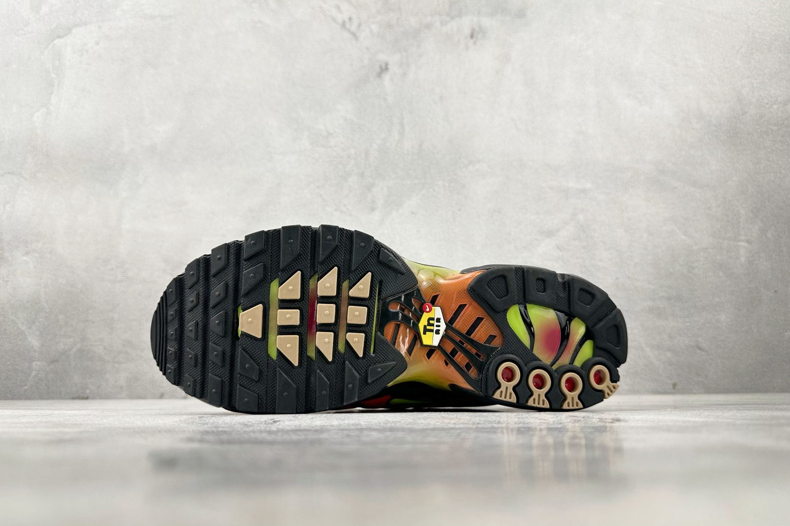 图片[4]-外贸 GW  Nike Air Max Plus 黑绿橙 货号：AQ9979-001 尺码：36 36.5 37.5 38 38.5 39 40 40.5 41 42 42.5 43 44 44.5 45 46-选品中心