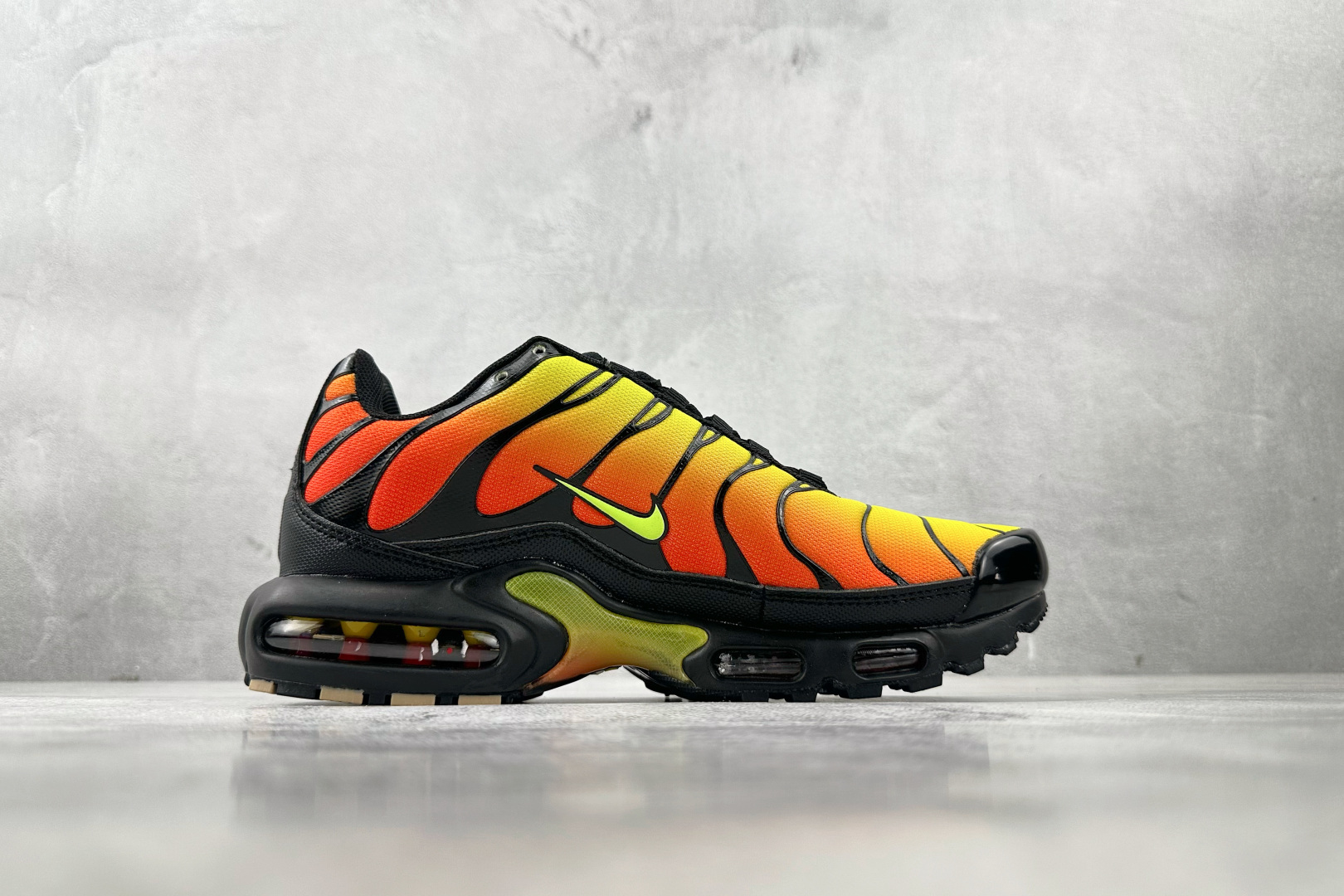 图片[2]-外贸 GW  Nike Air Max Plus 黑绿橙 货号：AQ9979-001 尺码：36 36.5 37.5 38 38.5 39 40 40.5 41 42 42.5 43 44 44.5 45 46-选品中心