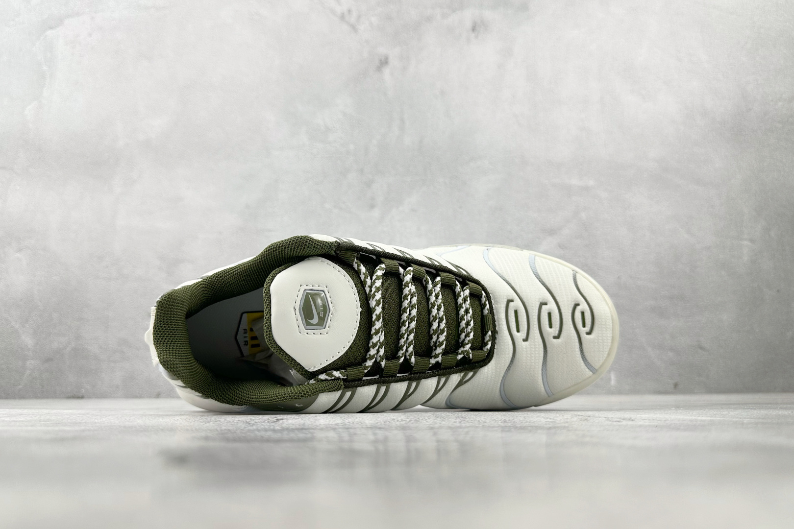 图片[3]-外贸 GW  Nike Air Max Plus 米绿 货号：FB9722-001 尺码：36 36.5 37.5 38 38.5 39 40 40.5 41 42 42.5 43 44 44.5 45 46-选品中心