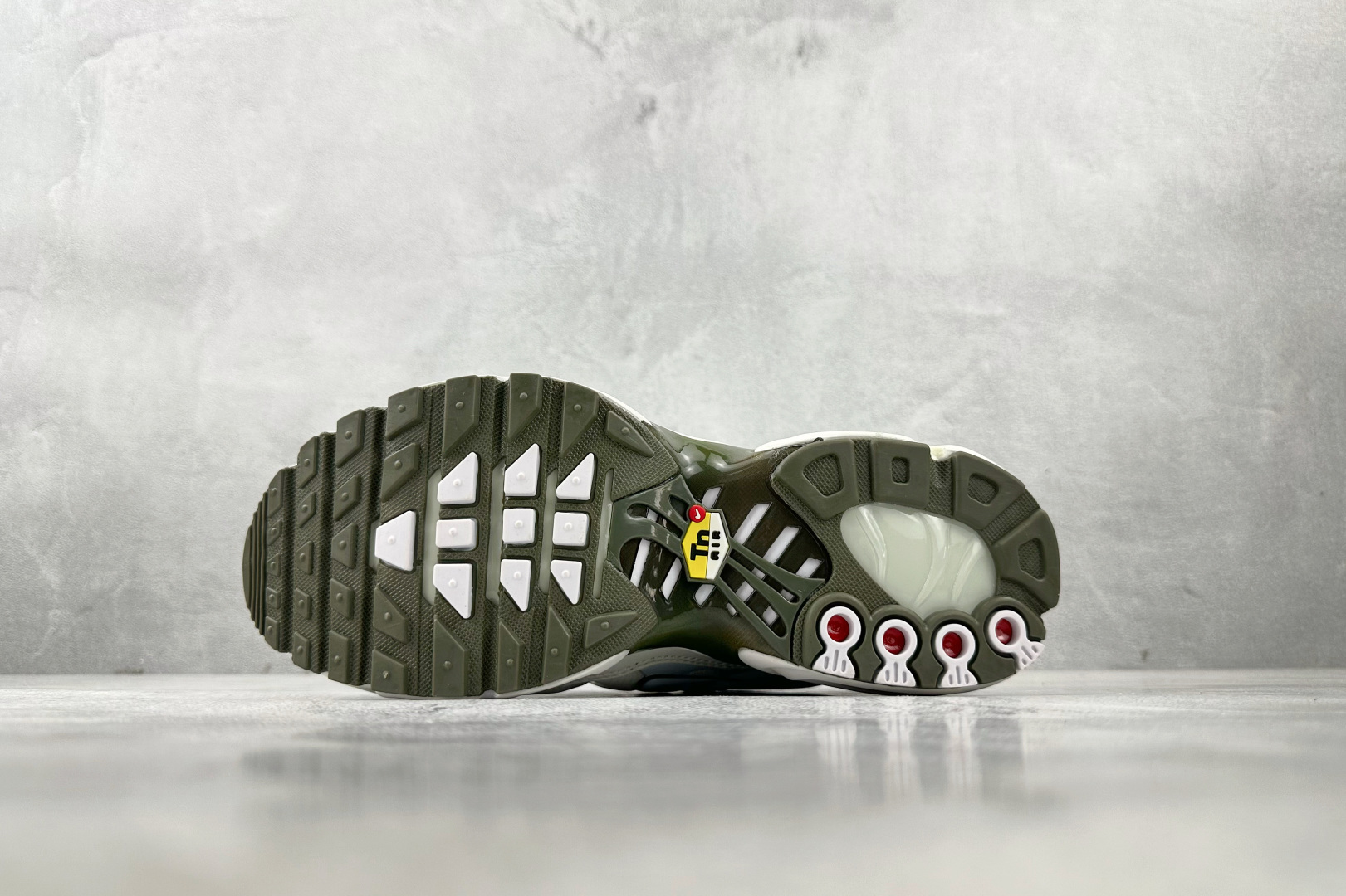 图片[4]-外贸 GW  Nike Air Max Plus 米绿 货号：FB9722-001 尺码：36 36.5 37.5 38 38.5 39 40 40.5 41 42 42.5 43 44 44.5 45 46-选品中心