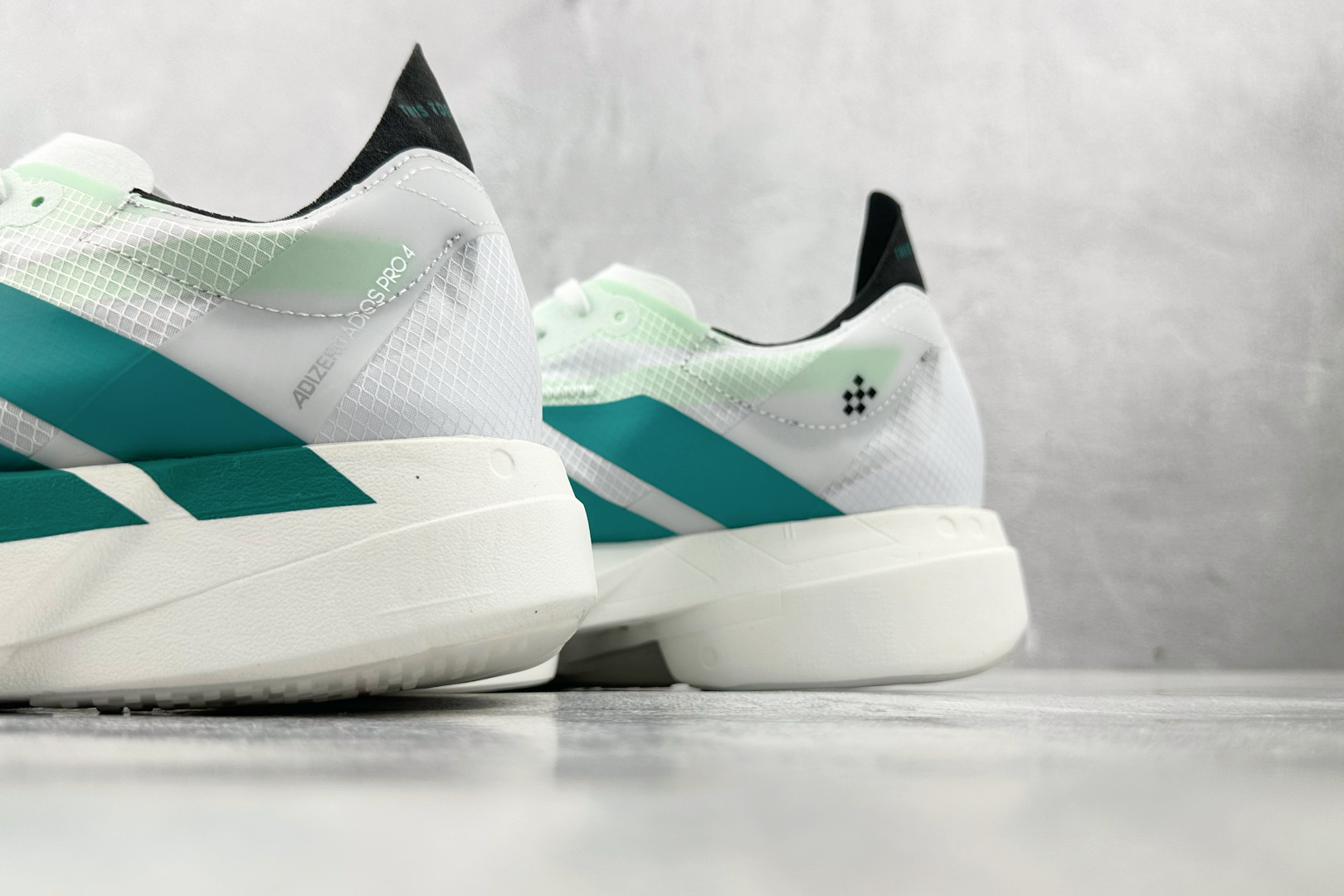 纯原 adidAdizero Adios Pro 4 白青色 JR1267