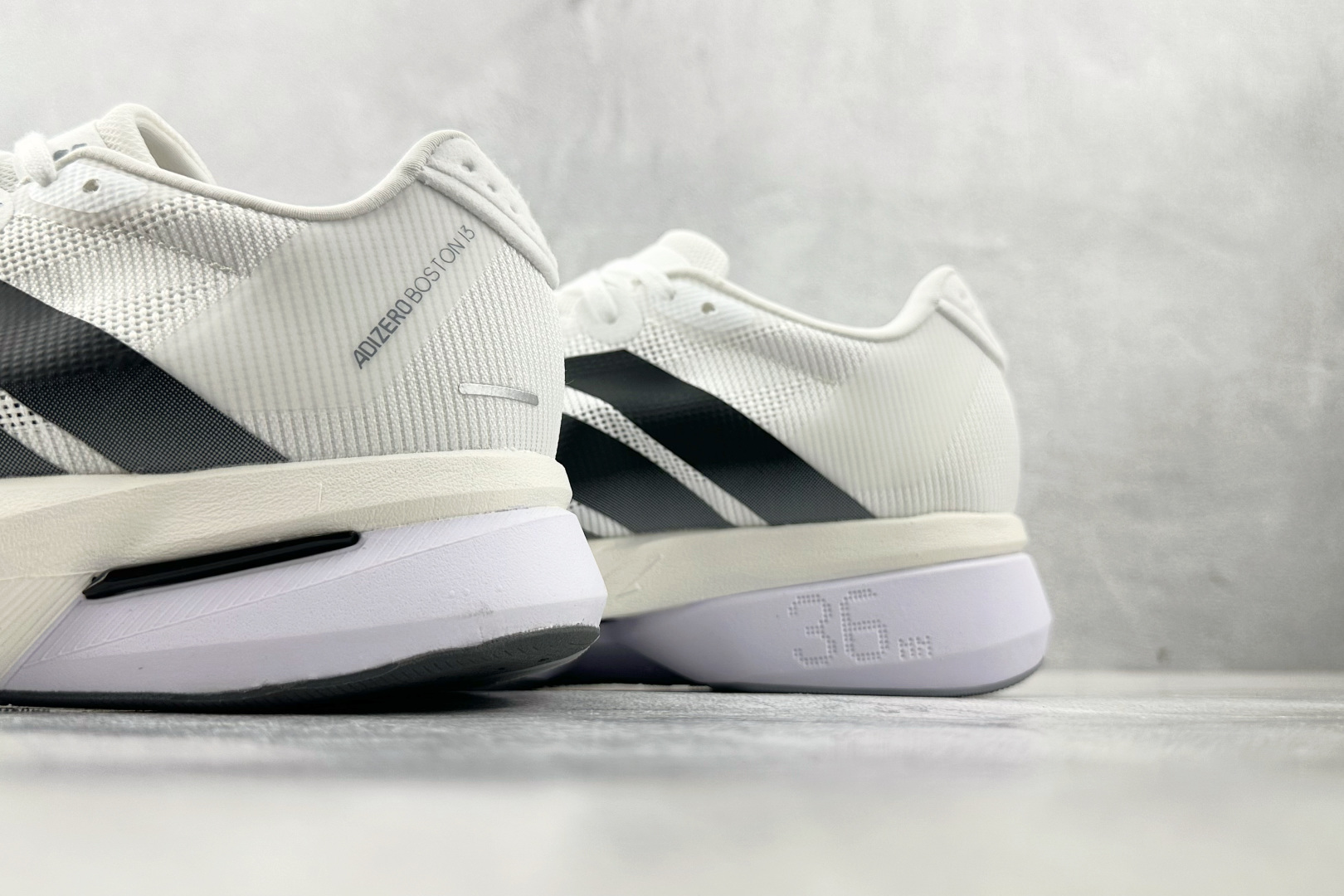 纯原 adidAdizero Boston 13 白黑 JS4939