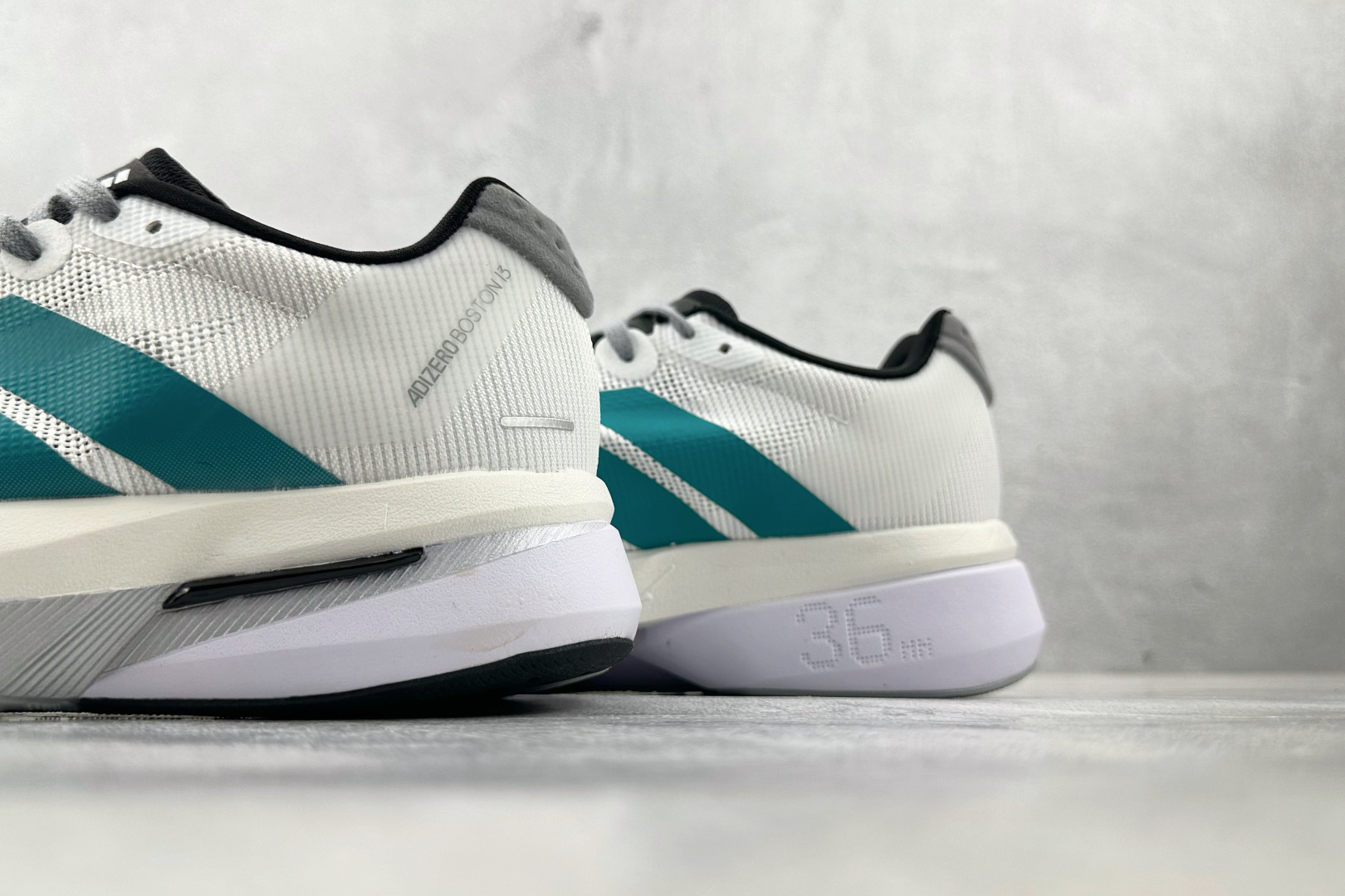 纯原 adidAdizero Boston 13 白青 JR4791