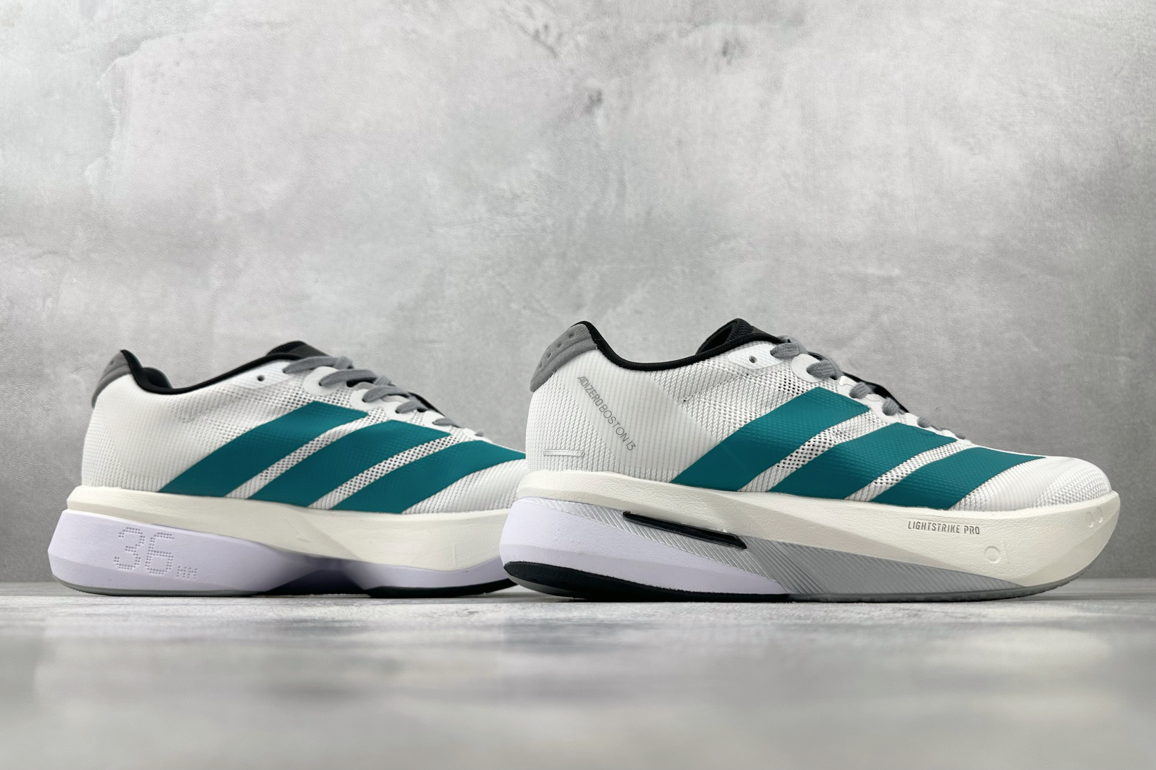 纯原 adidAdizero Boston 13 白青 JR4791