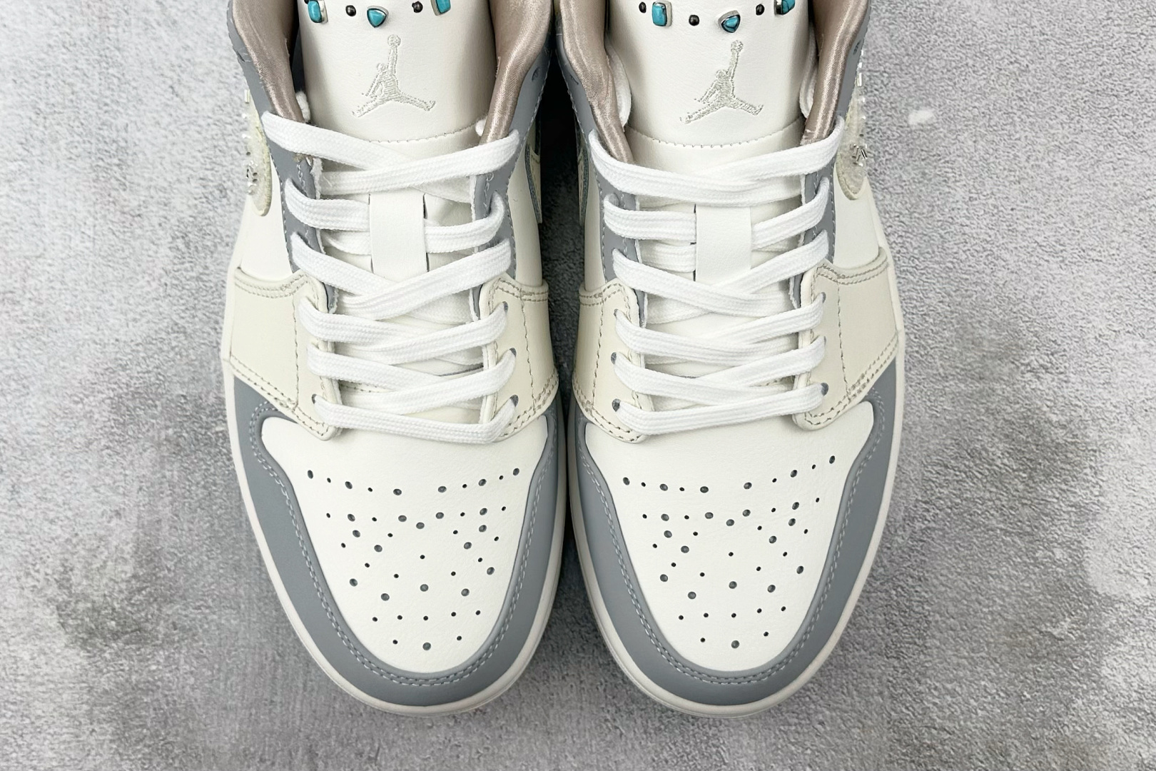 240 Jordan Air Jordan 1 米白 IH7323-100