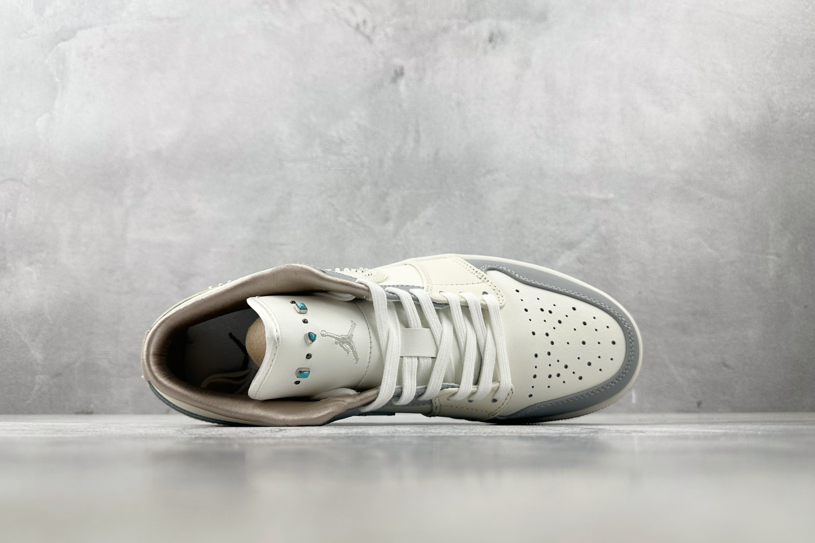 240 Jordan Air Jordan 1 米白 IH7323-100