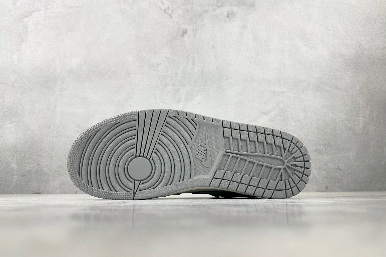 240 Jordan Air Jordan 1 米白 IH7323-100