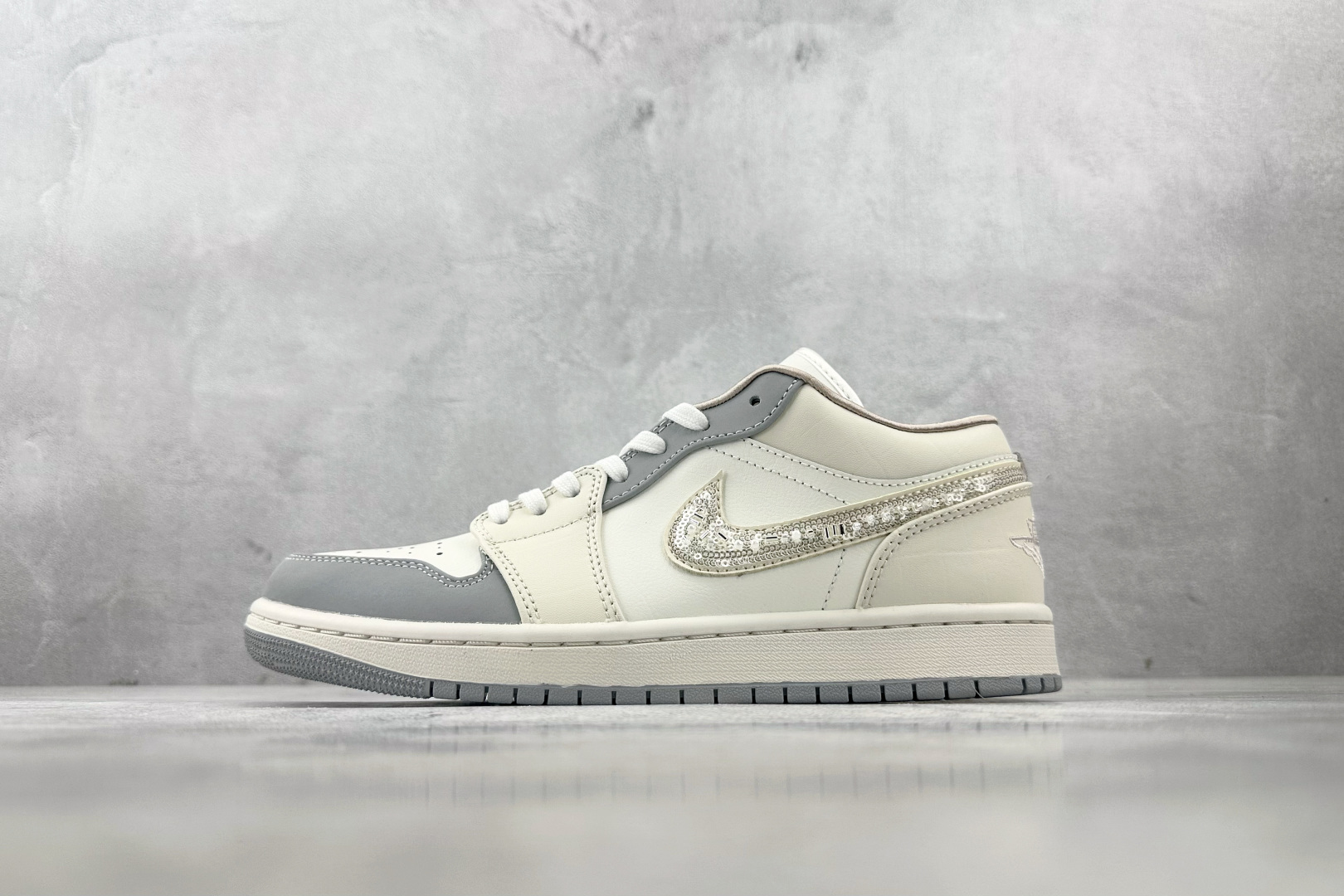 NO:354921,DT Local Company-level Jordan Air Jordan 1 Beige Article No. IH7323-100 Size 35.5 36 36.5 37.5 38 38.5 39 40 40.5 41 42 42.5 43 44 44.5 45 46 Code 32,19860909DT 本地 公司级 Jordan Air Jordan 1 米白 货号IH7323-100 尺码35.5 36 36.5 37.5 38 38.5 39 40 40.5 41 42 42.5 43 44 44.5 45 46 编码32,,Men's shoes