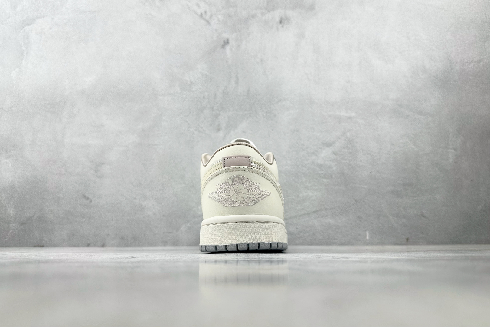 240 Jordan Air Jordan 1 米白 IH7323-100