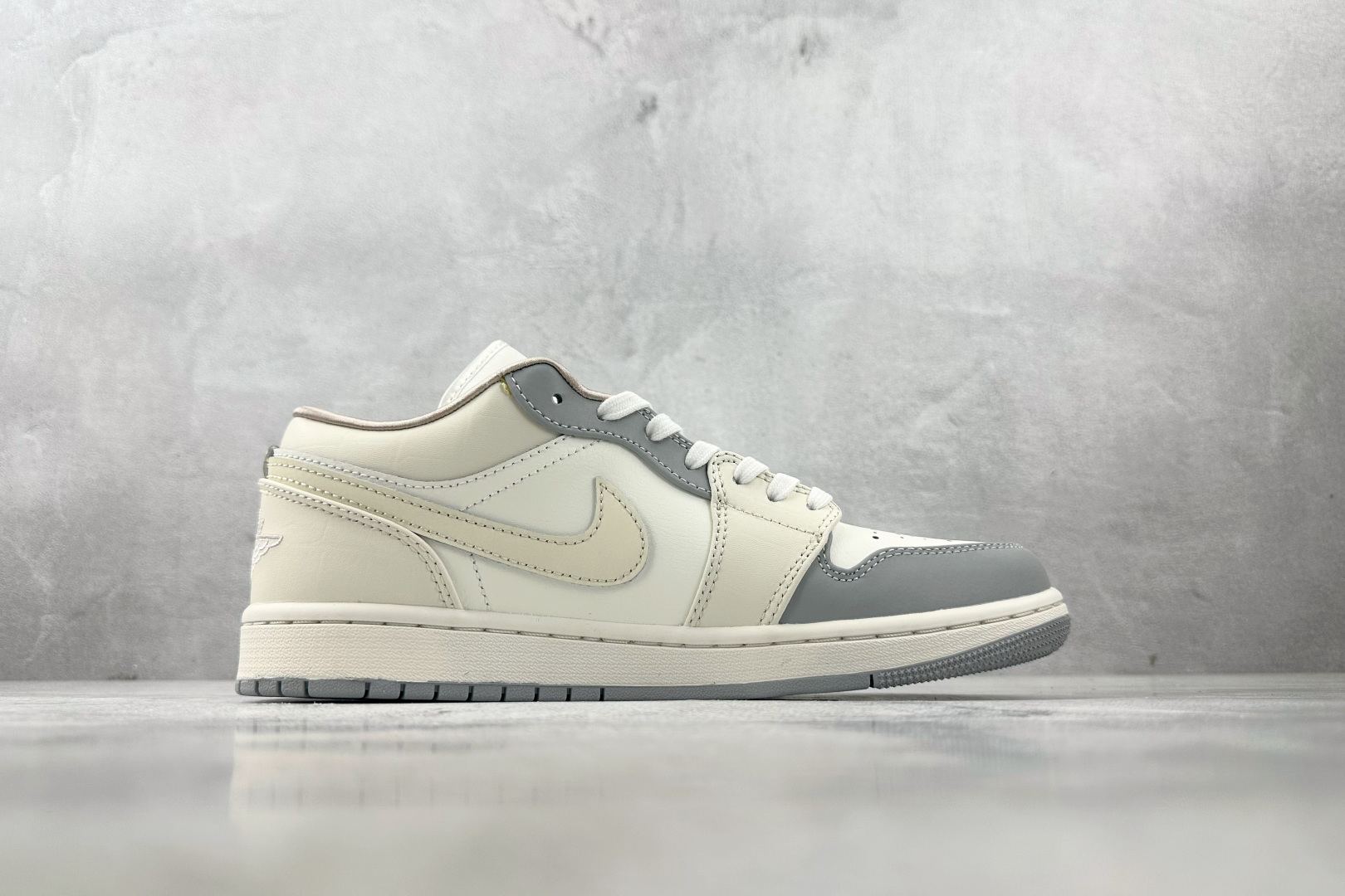 240 Jordan Air Jordan 1 米白 IH7323-100