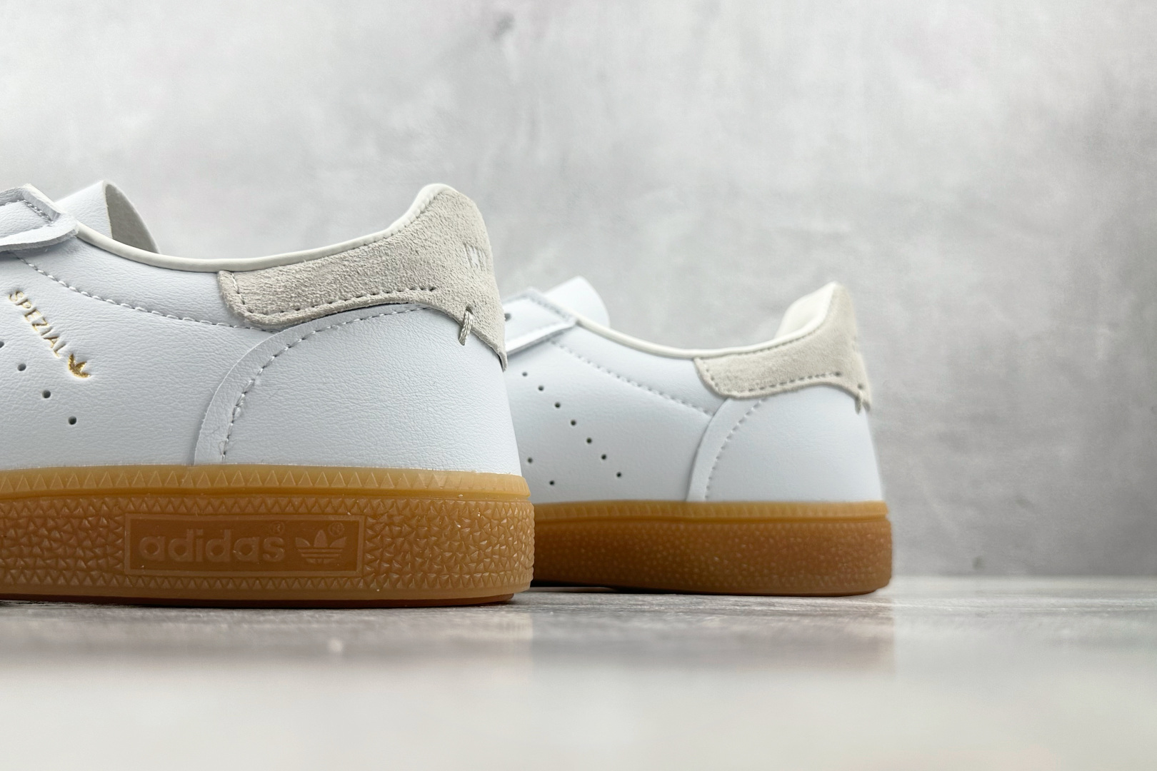 160 出口订单 Invincible x adidoriginals HANDBALL SPEZIAL 白色 JQ2376-Chinese UA Cheap High Quatity Brand Clothes Bags handbags Sneakers wholesale wholesaler seller from China Factory suppliers Fashion Clothing Shoes best Quality Beautiful Price 160 出口订单 Invincible x adidoriginals HANDBALL SPEZIAL 白色 JQ2376