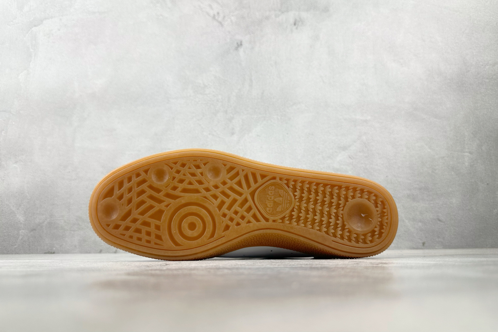 160 出口订单 Invincible x adidoriginals HANDBALL SPEZIAL 白色 JQ2376-Chinese UA Cheap High Quatity Brand Clothes Bags handbags Sneakers wholesale wholesaler seller from China Factory suppliers Fashion Clothing Shoes best Quality Beautiful Price 160 出口订单 Invincible x adidoriginals HANDBALL SPEZIAL 白色 JQ2376