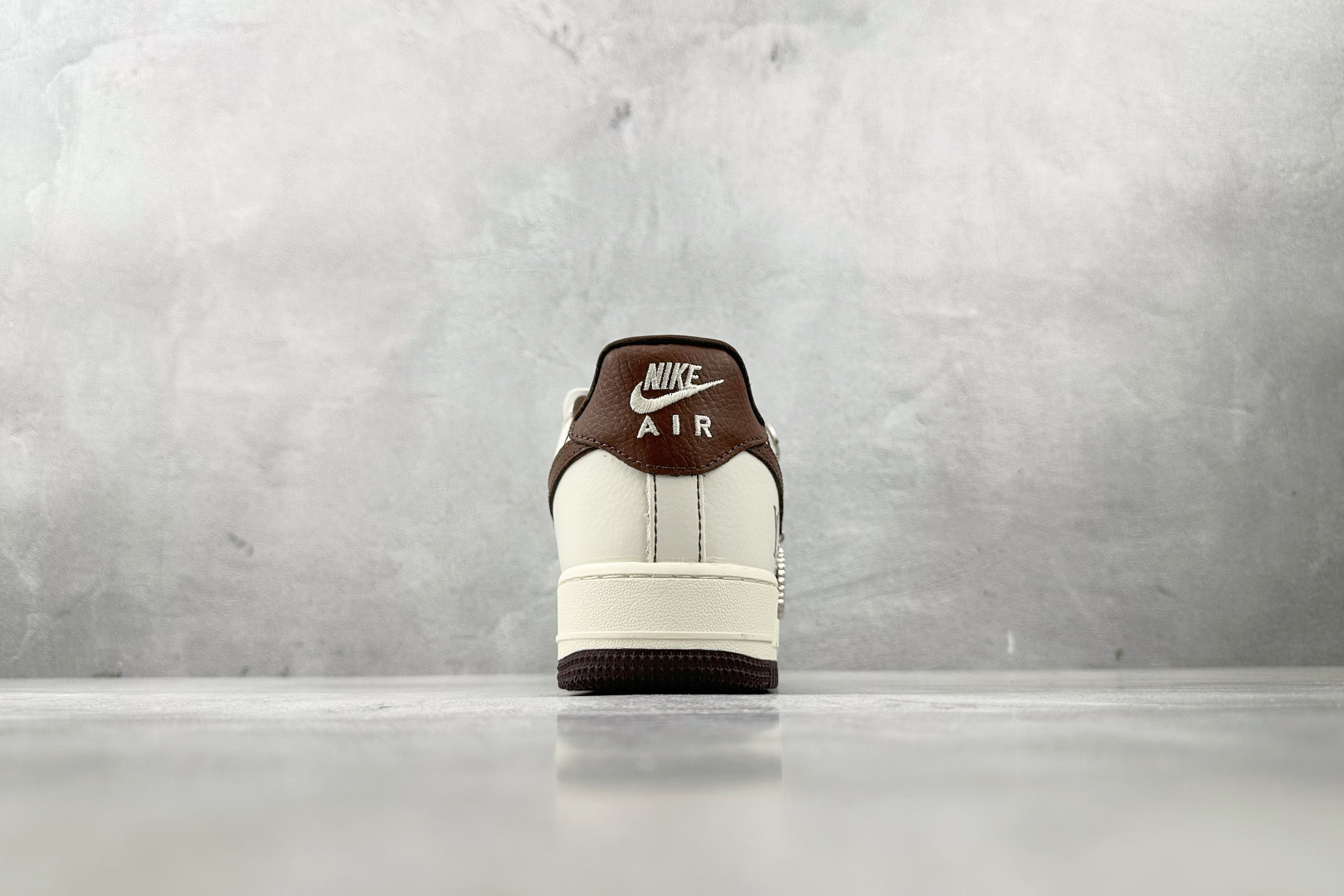260 Nike Air Force 1'07 LV 联名 米白棕 KK1988-087
