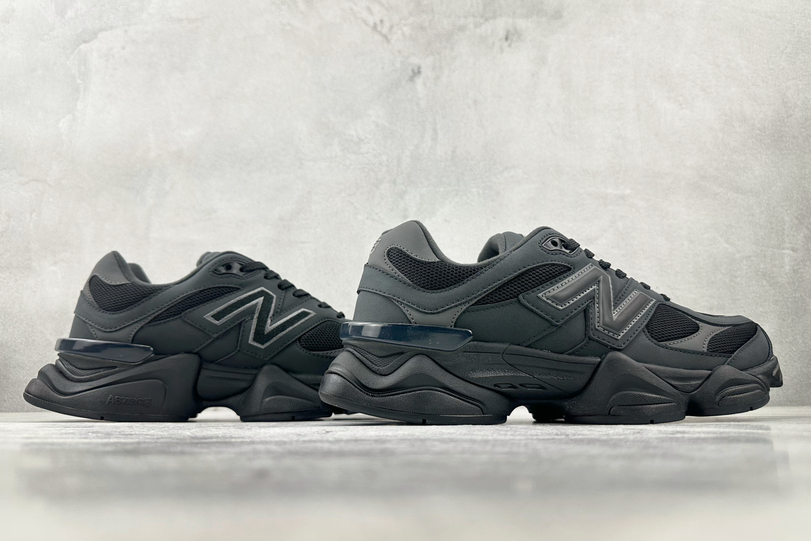 AY  本地
New Balance NB 9060 黑色

货号：U9060ZGE
尺码：36 36.