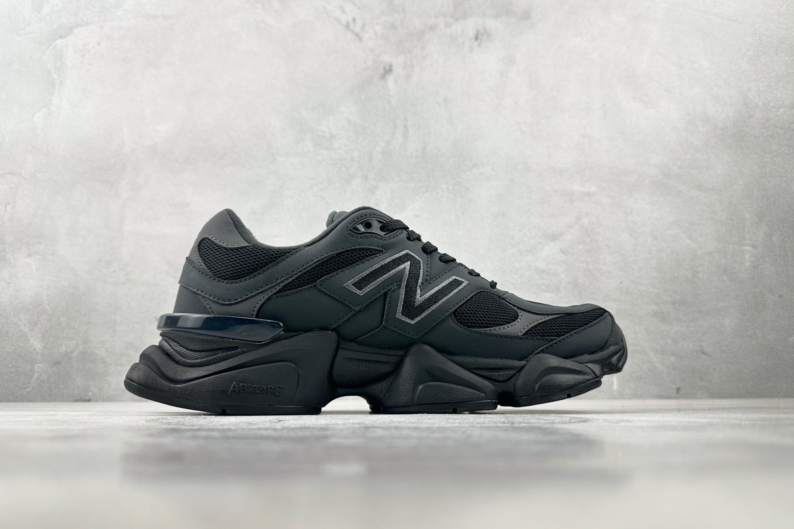 AY  本地
New Balance NB 9060 黑色

货号：U9060ZGE
尺码：36 36.