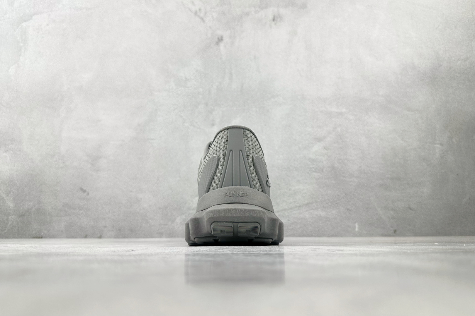 230 外贸专供 平台高端首选 alo yoga Alo Runner 灰色 A0590U-Grey-Chinese UA Cheap High Quatity Brand Clothes Bags handbags Sneakers wholesale wholesaler seller from China Factory suppliers Fashion Clothing Shoes best Quality Beautiful Price 230 外贸专供 平台高端首选 alo yoga Alo Runner 灰色 A0590U-Grey