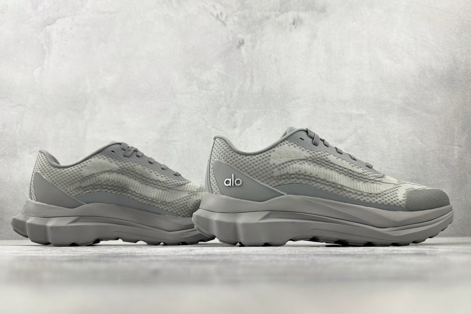 230 外贸专供 平台高端首选 alo yoga Alo Runner 灰色 A0590U-Grey-Chinese UA Cheap High Quatity Brand Clothes Bags handbags Sneakers wholesale wholesaler seller from China Factory suppliers Fashion Clothing Shoes best Quality Beautiful Price 230 外贸专供 平台高端首选 alo yoga Alo Runner 灰色 A0590U-Grey