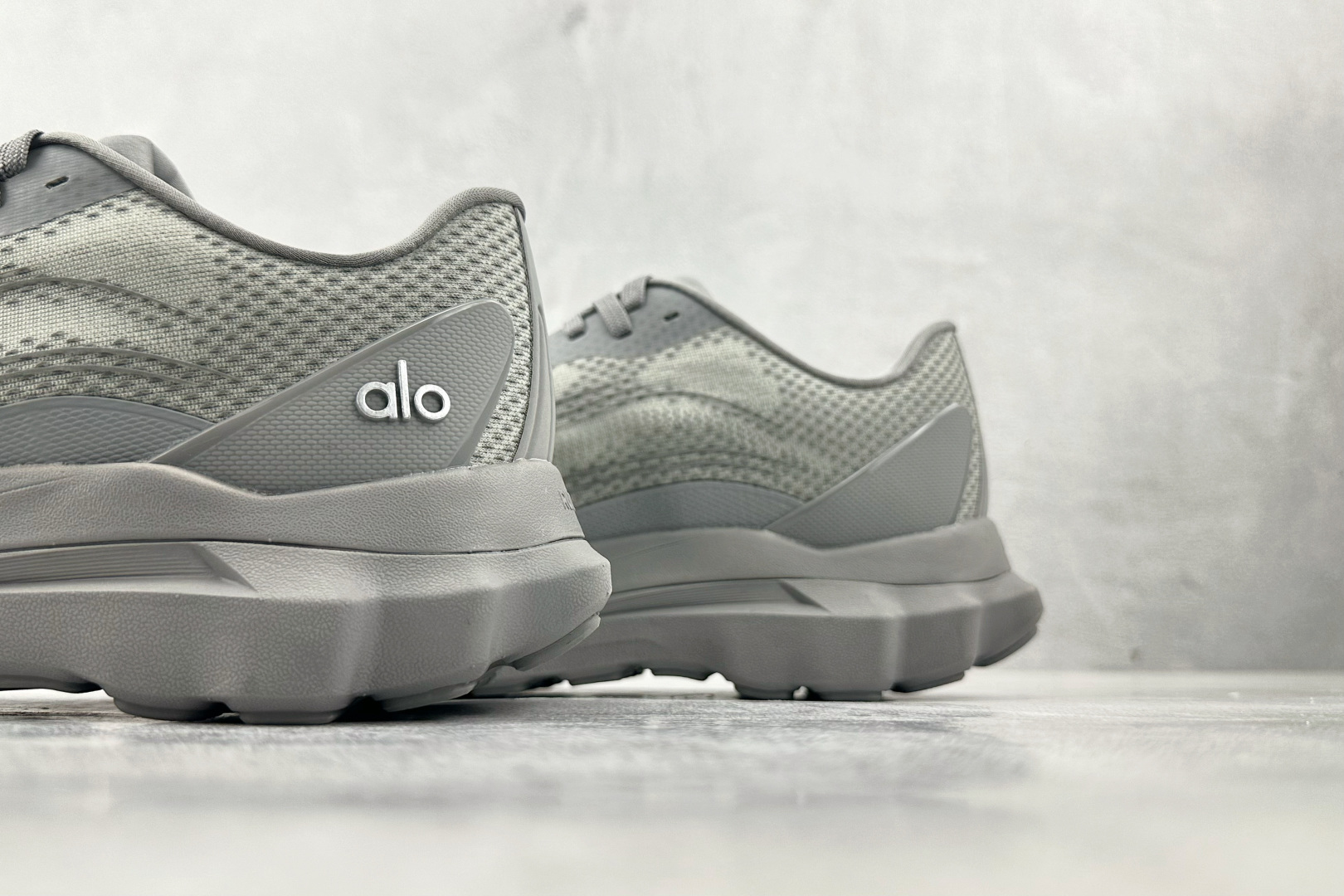 230 外贸专供 平台高端首选 alo yoga Alo Runner 灰色 A0590U-Grey-Chinese UA Cheap High Quatity Brand Clothes Bags handbags Sneakers wholesale wholesaler seller from China Factory suppliers Fashion Clothing Shoes best Quality Beautiful Price 230 外贸专供 平台高端首选 alo yoga Alo Runner 灰色 A0590U-Grey