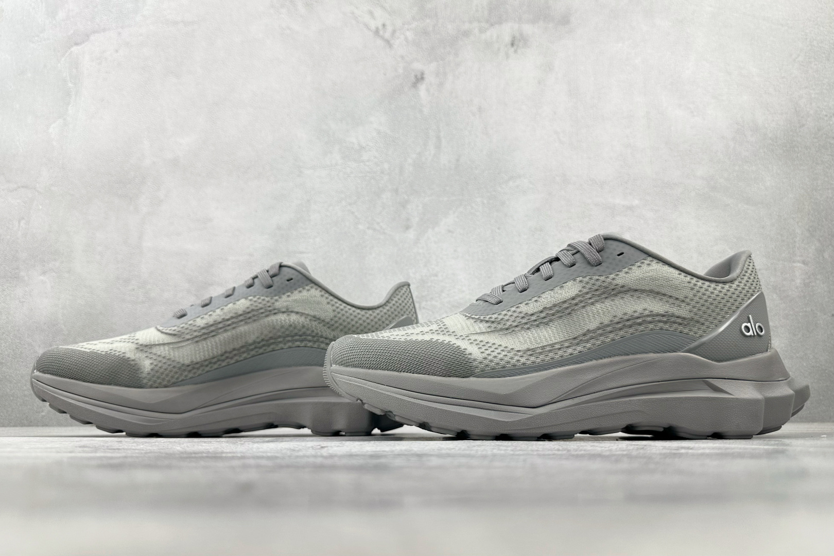 230 外贸专供 平台高端首选 alo yoga Alo Runner 灰色 A0590U-Grey-Chinese UA Cheap High Quatity Brand Clothes Bags handbags Sneakers wholesale wholesaler seller from China Factory suppliers Fashion Clothing Shoes best Quality Beautiful Price 230 外贸专供 平台高端首选 alo yoga Alo Runner 灰色 A0590U-Grey