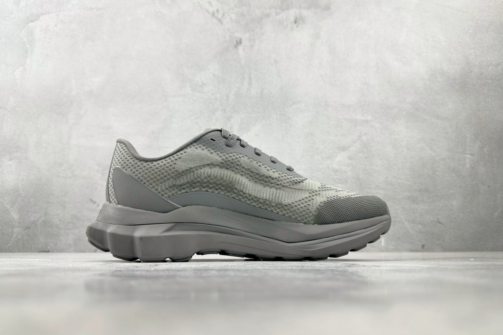 230 外贸专供 平台高端首选 alo yoga Alo Runner 灰色 A0590U-Grey-Chinese UA Cheap High Quatity Brand Clothes Bags handbags Sneakers wholesale wholesaler seller from China Factory suppliers Fashion Clothing Shoes best Quality Beautiful Price 230 外贸专供 平台高端首选 alo yoga Alo Runner 灰色 A0590U-Grey