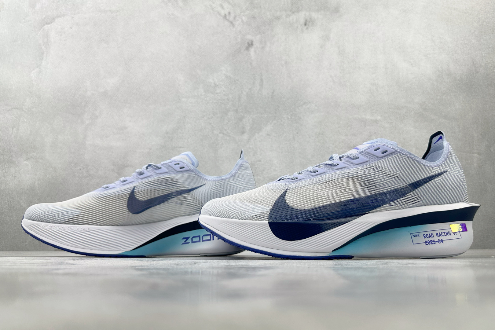 GW 本地
Nike Zoom VaporFly Next 4% 蓝灰

货号：HF6414-001
尺